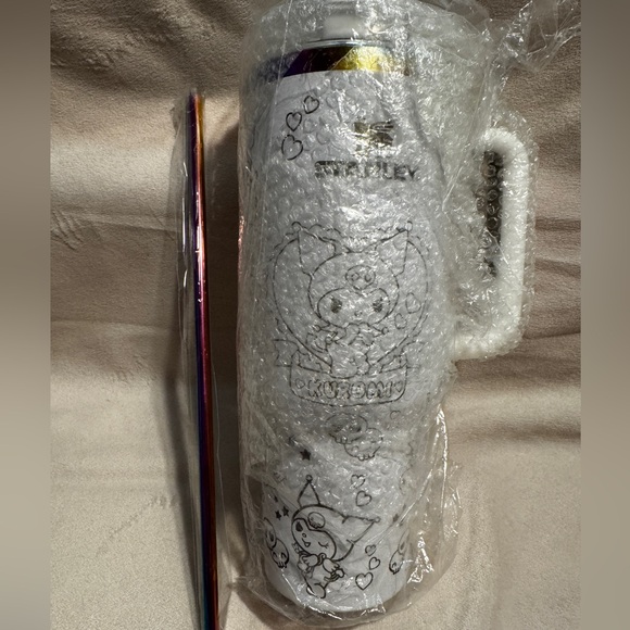 40oz Limited Edition Holographic and White Kuromi Stanley NIB - Picture 2 of 16